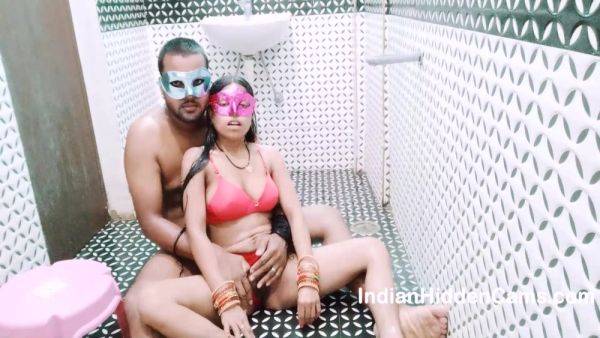 Married Indian Couple On Vacation Having Sex While Taking Shower In Desi Oyo Hotel - Hindi Audio - hclips.com - India on systemporn.com
