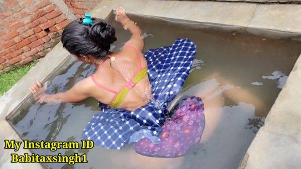 Desi Indian Outdoor Village Opne Water Tenk Bathing Desi Girl Hindi Audio - upornia.com - India on systemporn.com