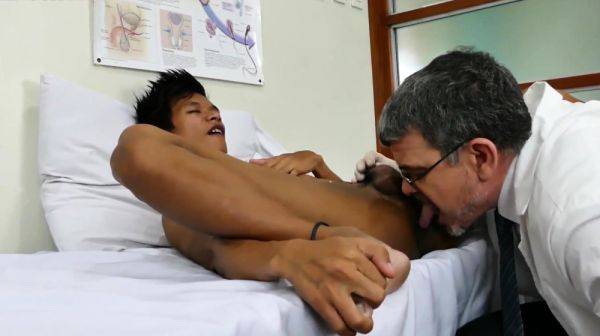 Asian twink assfucked by DILF doctor - drtuber.com on systemporn.com