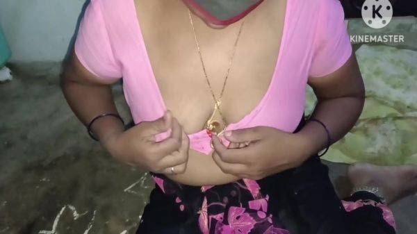 Aunty Showing Her Boobs - hclips.com - India on systemporn.com