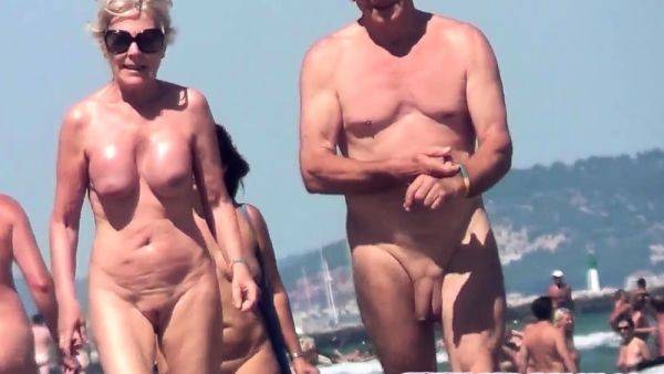 Nude Amateurs Beach Couples Walking On The Beach Compilation - drtuber.com on systemporn.com