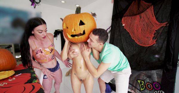 Sexy ass girls turn Halloween party into genuine FFM perversions - alphaporno.com on systemporn.com