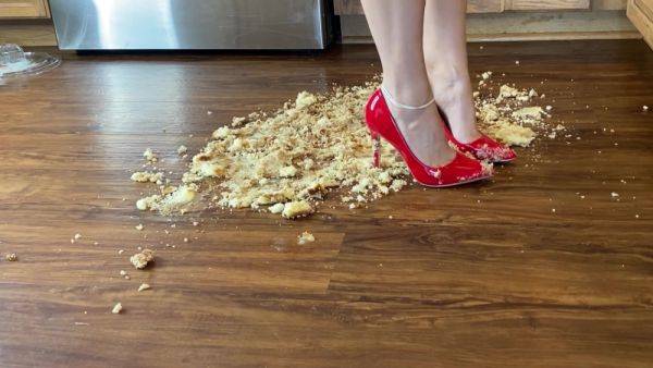 Cake Crush With Bare Feet And Heels 1080p 30fps H264 128kbi - hclips.com on systemporn.com