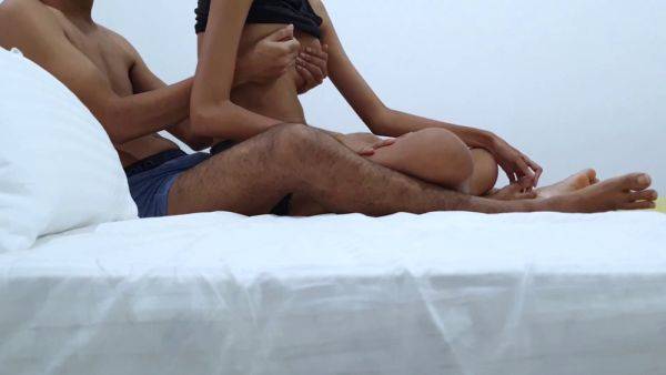Exclusive sri Lankan university girl gets a hot and steamy massage from her horny Indian husband - sexu.com - India - Sri Lanka on systemporn.com