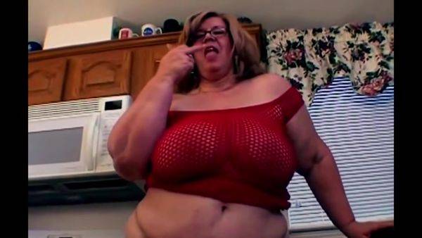 Curvy Sharon - Mommas Snacks -amateur Milf Shows Her Gigantic Butt - hclips.com on systemporn.com