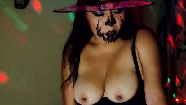 Hot Milf In Free Exclusive Video!! The Witch Is Activated On Halloween - desi-porntube.com - India on systemporn.com