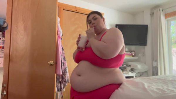 Ssbbw Beautiful Women Eating For Belly Fat Gain #bigbelly - upornia.com on systemporn.com