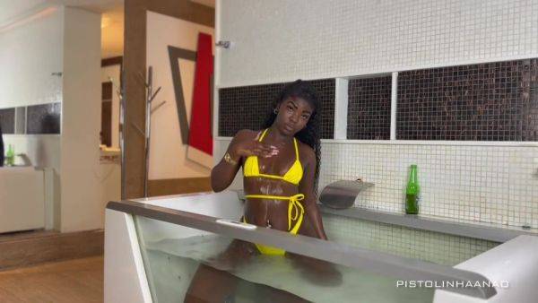 Holly Bombom And Bom Bom - Spa Playtime - hclips.com on systemporn.com