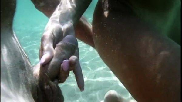 Amateur girl loves swimming naked and milking cocks underwat - drtuber.com on systemporn.com