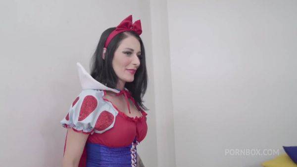 Naughty princess sitting in the prince's tower - PissVids - hotmovs.com on systemporn.com