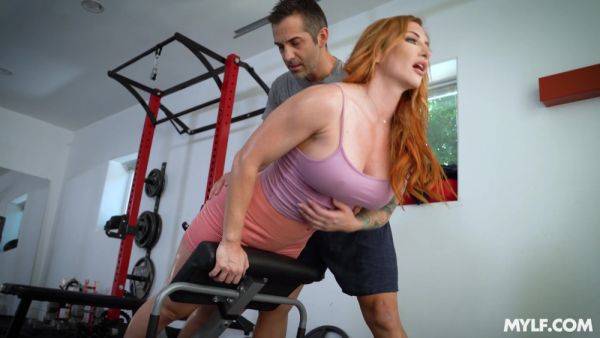 Redhead screams for more while letting personal trainer bang her - hellporno.com on systemporn.com