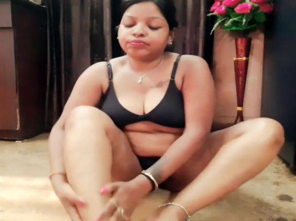 Indian Housewife Sexy Show 18 - desi-porntube.com - India on systemporn.com
