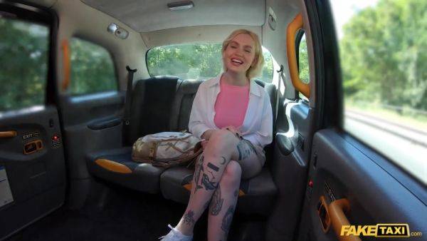Blonde Gets A Hard Fast Fuck Inside And Outside Of The Taxi - videomanysex.com on systemporn.com