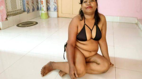 Indian Housewife Sexy Show 30 - hclips.com - India on systemporn.com