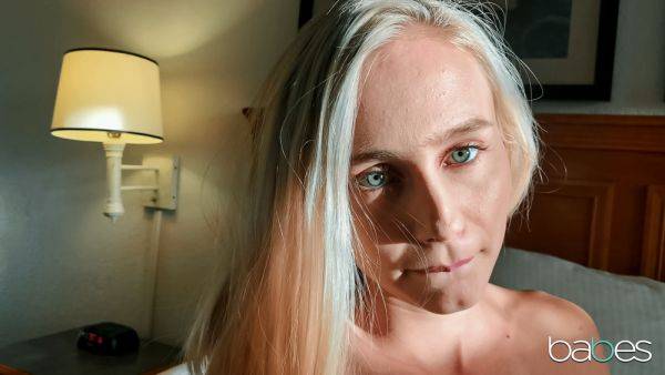 Alicia Williams plays with a pink toy in bed - xhand.com on systemporn.com