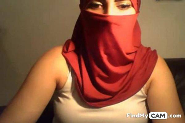 Hijab Wearing Girl Flashes Tits Ass And Pussy - hclips.com on systemporn.com