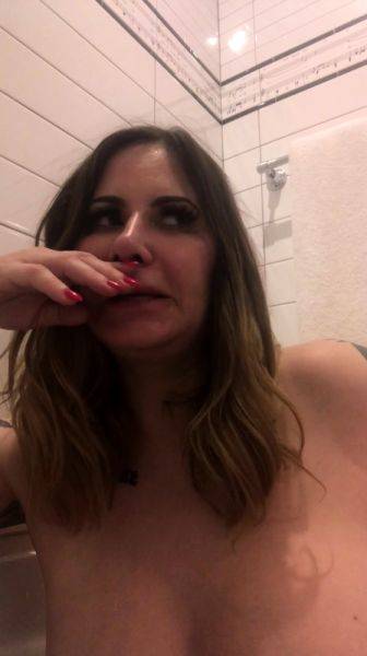 Cumshot amateur MILF suck and jerks dude in the bedroom - drtuber.com on systemporn.com