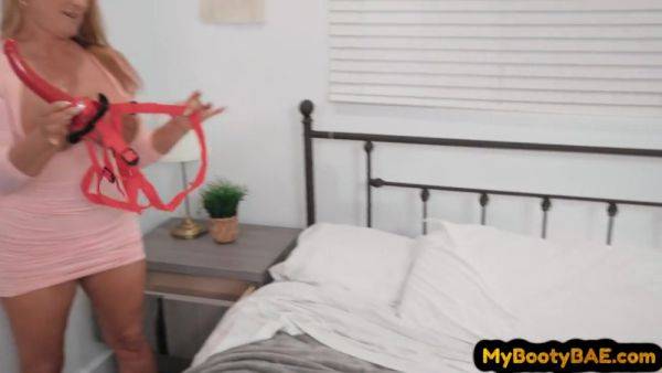 MILF lesbians love eating wet pussies while fingering - hotmovs.com on systemporn.com