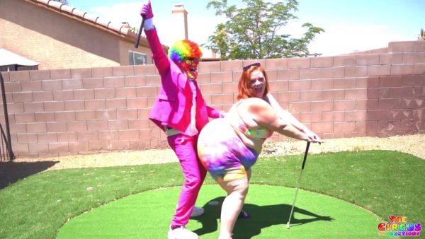 Julie Ginger In Gibby The Clown Fucks At The Garden - hclips.com on systemporn.com