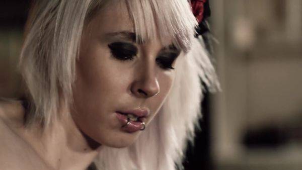 Lesbos Fuck Each Other With A Strap-on Dildo After Making P1 - videomanysex.com on systemporn.com