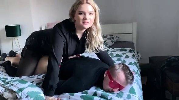 KinkyNavlia - Strapon Play - drtuber.com on systemporn.com