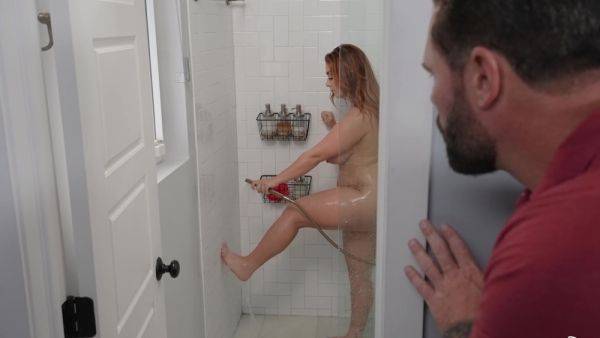 Chubby ass slut gets her pussy slammed by horny voyeur with huge cock - hellporno.com on systemporn.com