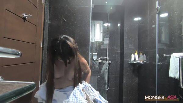 Filipina maid cant handle this foreigners big dick - hotmovs.com on systemporn.com