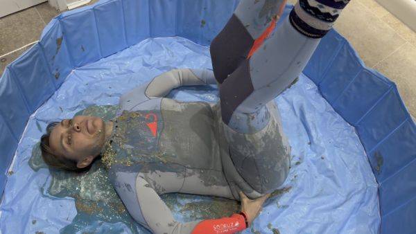 Wetsuit Filling With Messy Substances - upornia.com on systemporn.com
