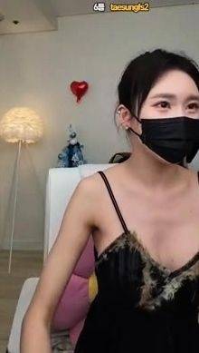 Japanese lesbian dildo toy each other - drtuber.com on systemporn.com