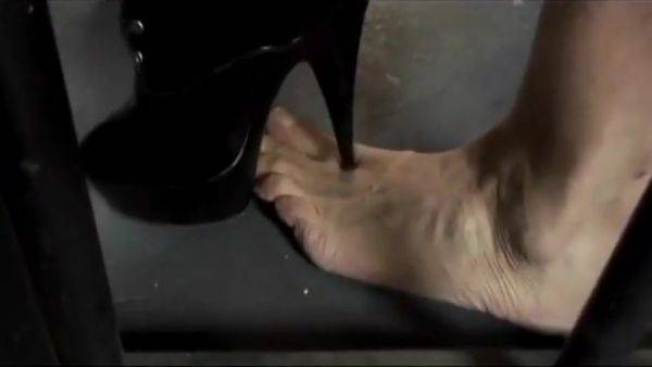 Prisonar Get Spanking Punishment In Prison By Latex Mistress - hotmovs.com on systemporn.com