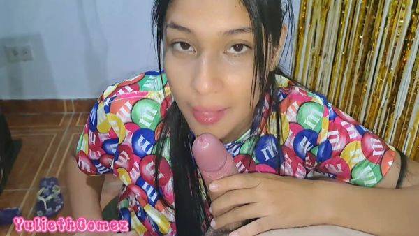 Schoolgirl Gives Her Great Blowjob - hclips.com - Colombia on systemporn.com