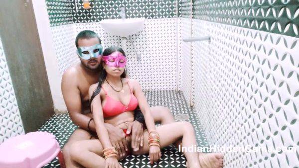 Married Indian Couple On Vacation Having Sex While Taking Shower In Desi Oyo Hotel - Hindi Audio - hclips.com - India on systemporn.com