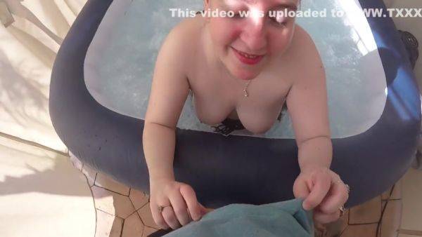 French Maid Blowjob With Cum In Mouth In Hot Tub - hotmovs.com - France on systemporn.com