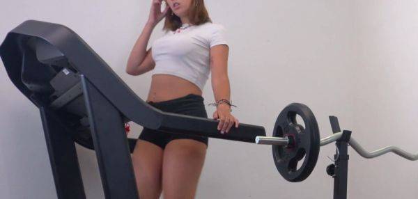 DOUBLE PENETRATION IN THE GYM, I work out and then I take two cocks - inxxx.com - Italy on systemporn.com