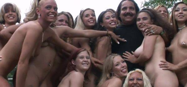 Ron Jeremy And A Bunch Of Girls - inxxx.com on systemporn.com