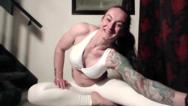 Muscle Girl In White Yoga Pants Stretching And Workout Live Stream Recording - hclips.com on systemporn.com