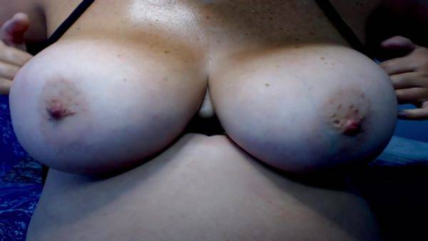 Big Natural Tits Slathered In Oil - hclips.com on systemporn.com