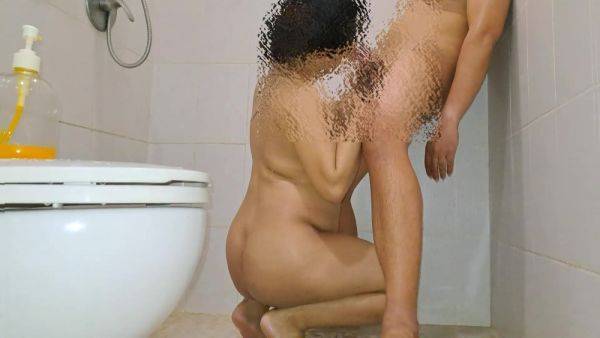 Pinay Sex In The Bathroom Yummy Blowjob - upornia.com - Philippines on systemporn.com