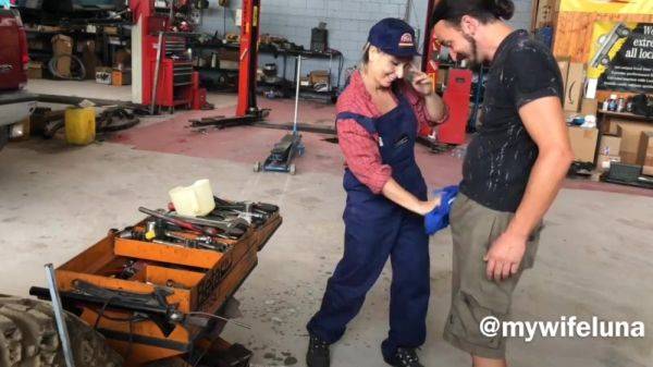 Mature mechanic lady prefers hot anal sex instead of paying for work. - anysex.com on systemporn.com