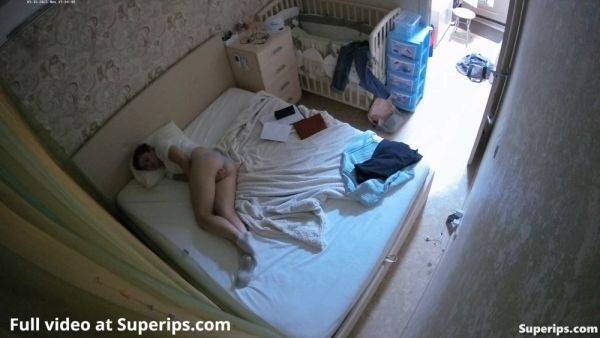 Ipcam Slavic Girl Masturbates Alone On Her Bed - voyeurhit.com on systemporn.com