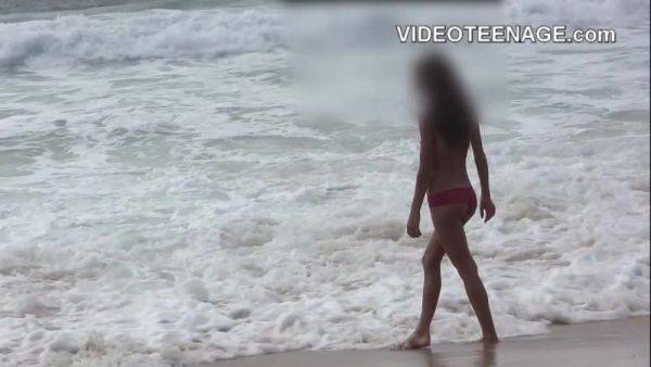 Lovely girl nude at beach - hotmovs.com - France on systemporn.com