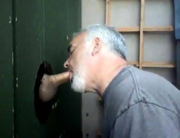 Blowjob and cum eating in Glory Hole - drtuber.com on systemporn.com