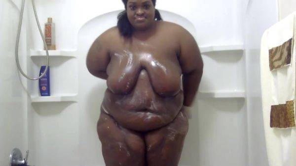 Fat Black Girl In The Shower - videohdzog.com on systemporn.com