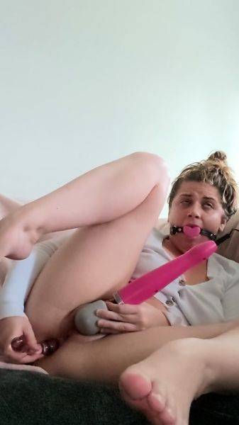 Large amateur cam woman uses two of her toys to masturbate - drtuber.com on systemporn.com