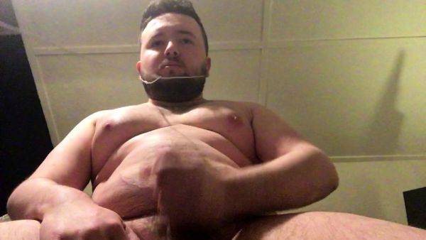 MAN WANKING AND SHOOTING A HUGE LOAD - drtuber.com on systemporn.com