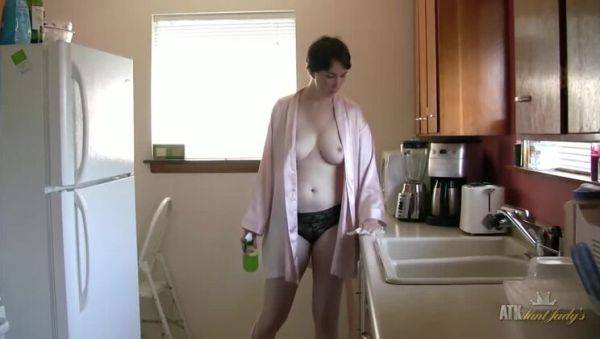 Mature Inara Byrne Nude: Sensual Kitchen Cleaning Reveals All - xxxfiles.com on systemporn.com