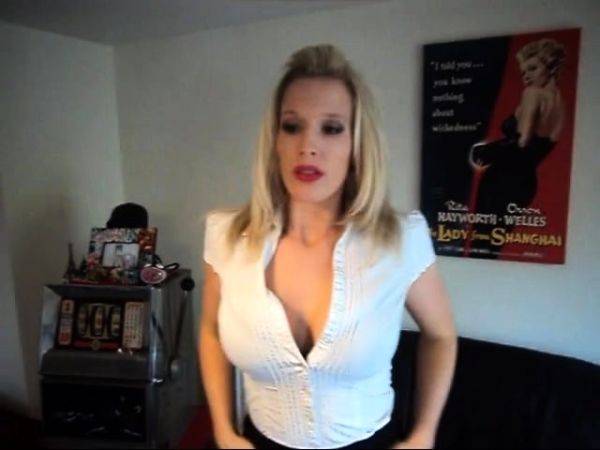 StripCamFun Blonde Amateur MILF Webcam for You - drtuber.com on systemporn.com