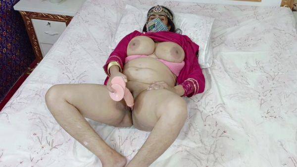 Big Boobs Desi Bhabhi Masturbating With Big Dildo - desi-porntube.com on systemporn.com