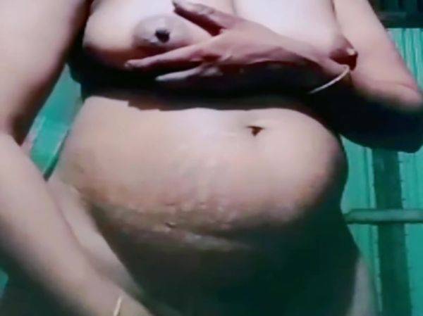 Bhabhi Seduces Hotel Worker Boy For Sex With Clear With Desi Pari - desi-porntube.com - India on systemporn.com