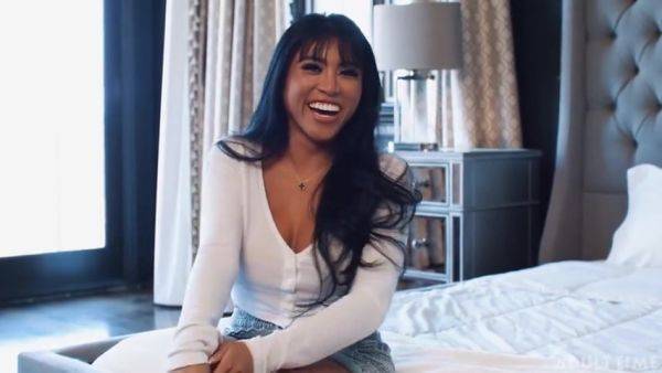 Ember Snow - Up Close With Ember Snow - videomanysex.com on systemporn.com